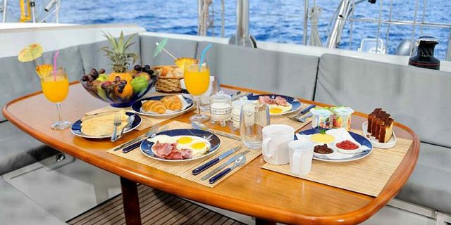 Private overnight luxury catamaran cruise (3)